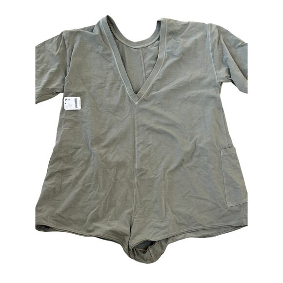 NWT $60 FREE PEOPLE MOVEMENT Hot Shot Tee Romper Sage Stone Green Size small - Picture 1 of 7